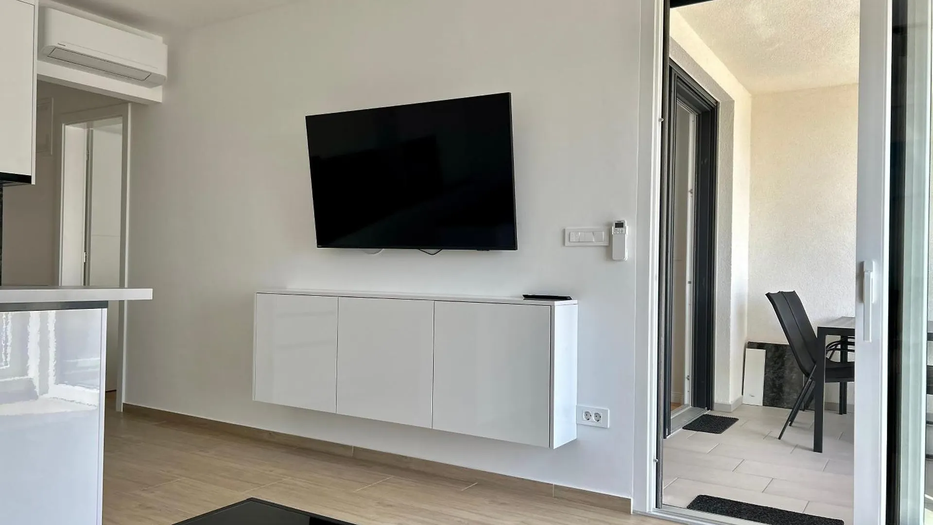 Palm Beach Apartment, Povljana Appartamento